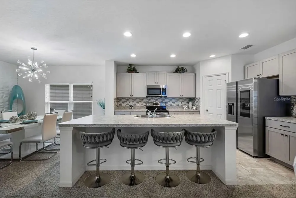 535 DARSHIRE AVENUE Eustis, FL 32736