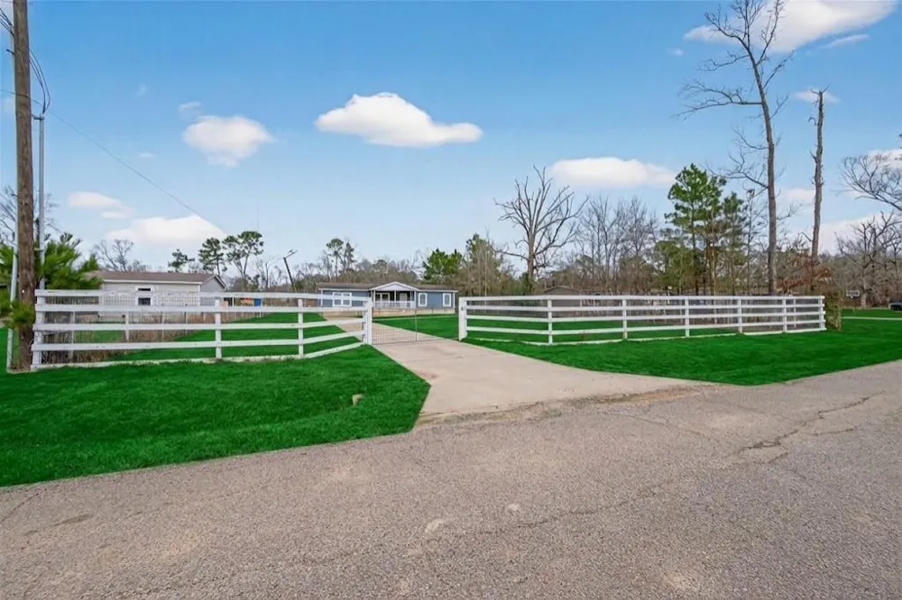 15933 W Relza Drive Splendora, TX 77372