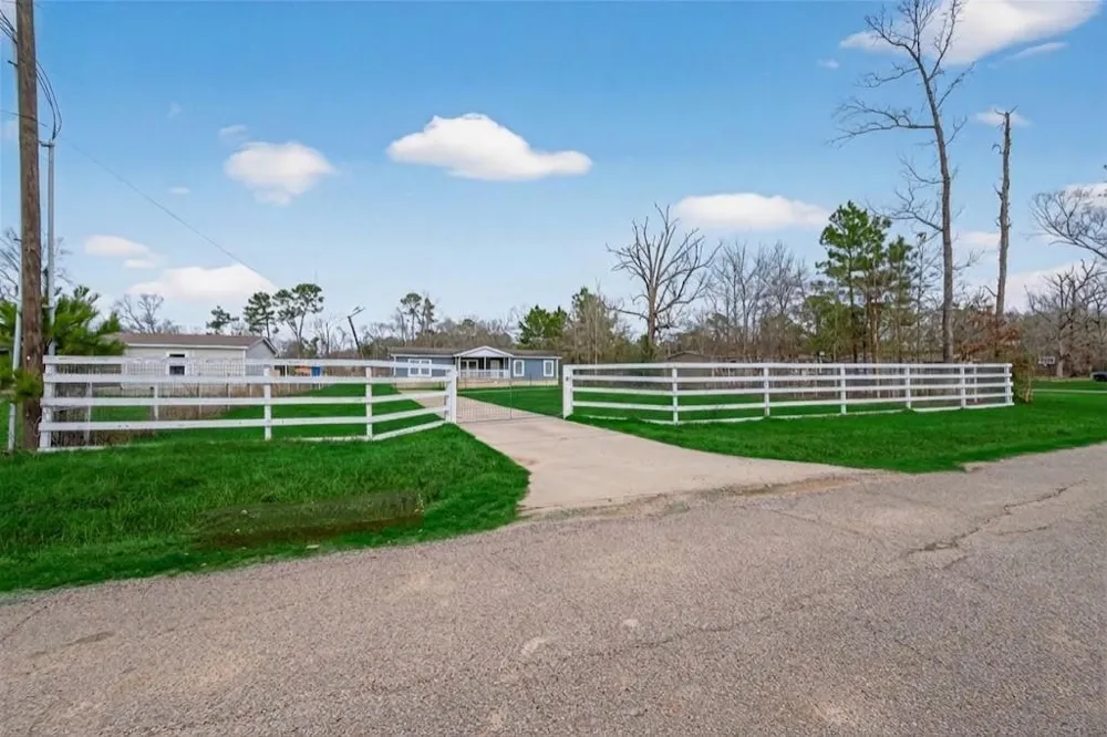 15933 W Relza Drive Splendora, TX 77372