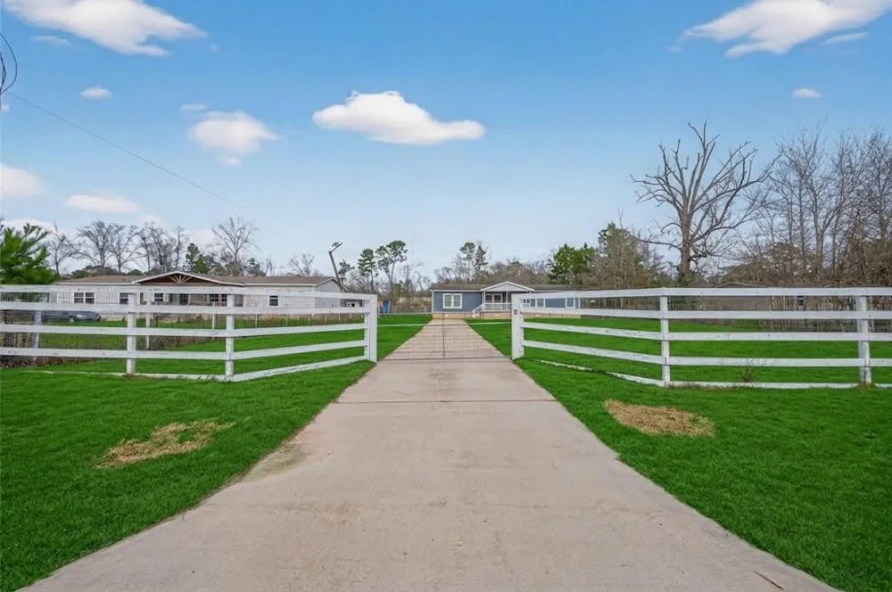 15933 W Relza Drive Splendora, TX 77372
