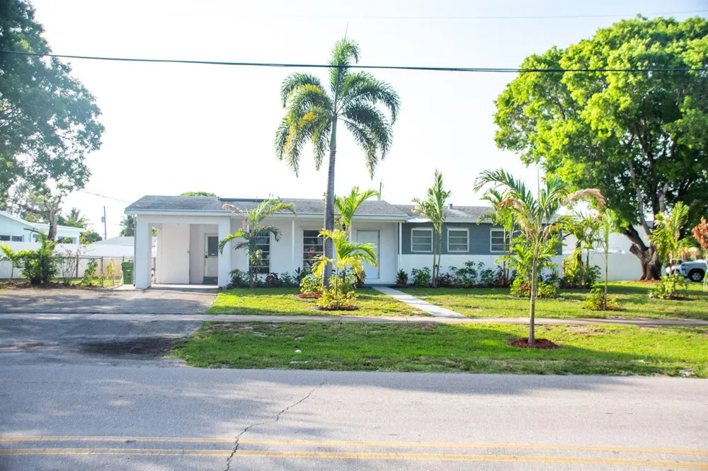 341 HENTHORNE DRIVE Palm Springs, FL 33461