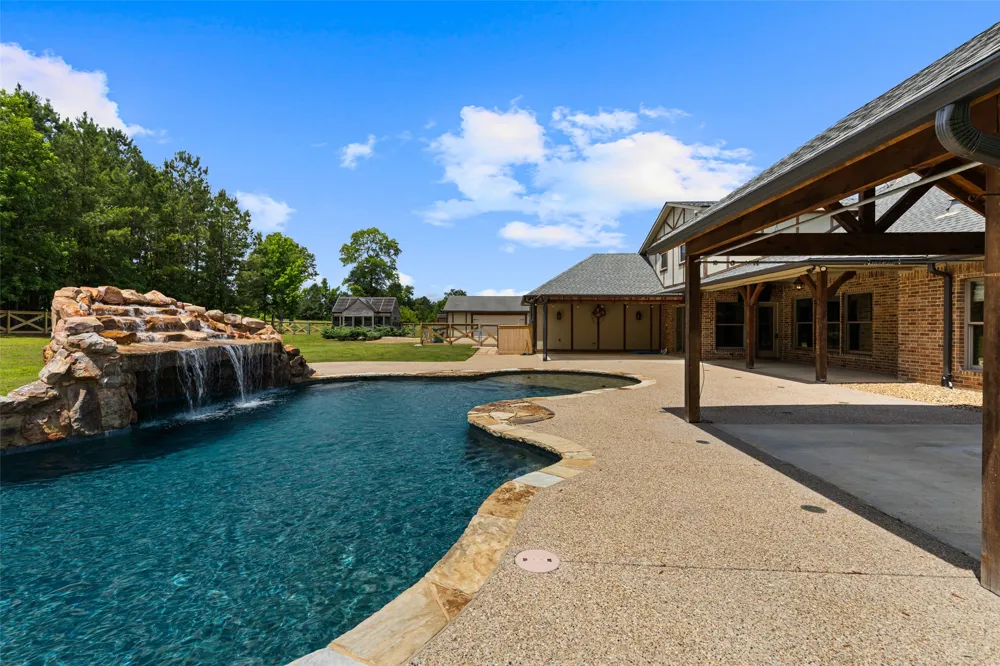 145 Deerfield Road Longview, TX 75605