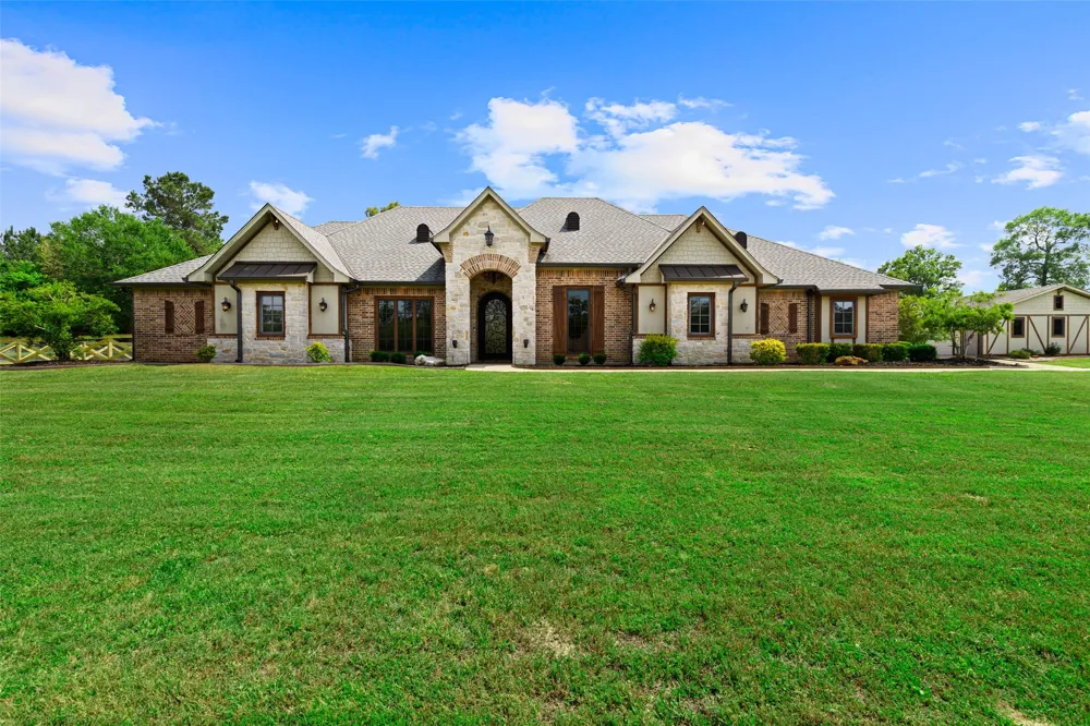 145 Deerfield Road Longview, TX 75605