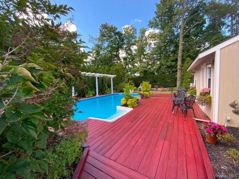 83 Village Line Road Babylon, NY 11702