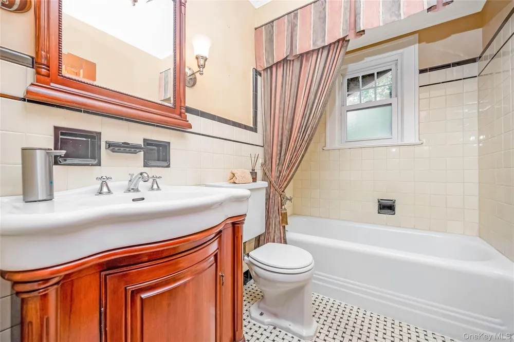 83 Village Line Road Babylon, NY 11702