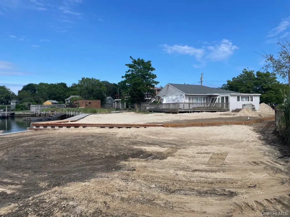 19 Seatuck Lane Remsenburg, NY 11941