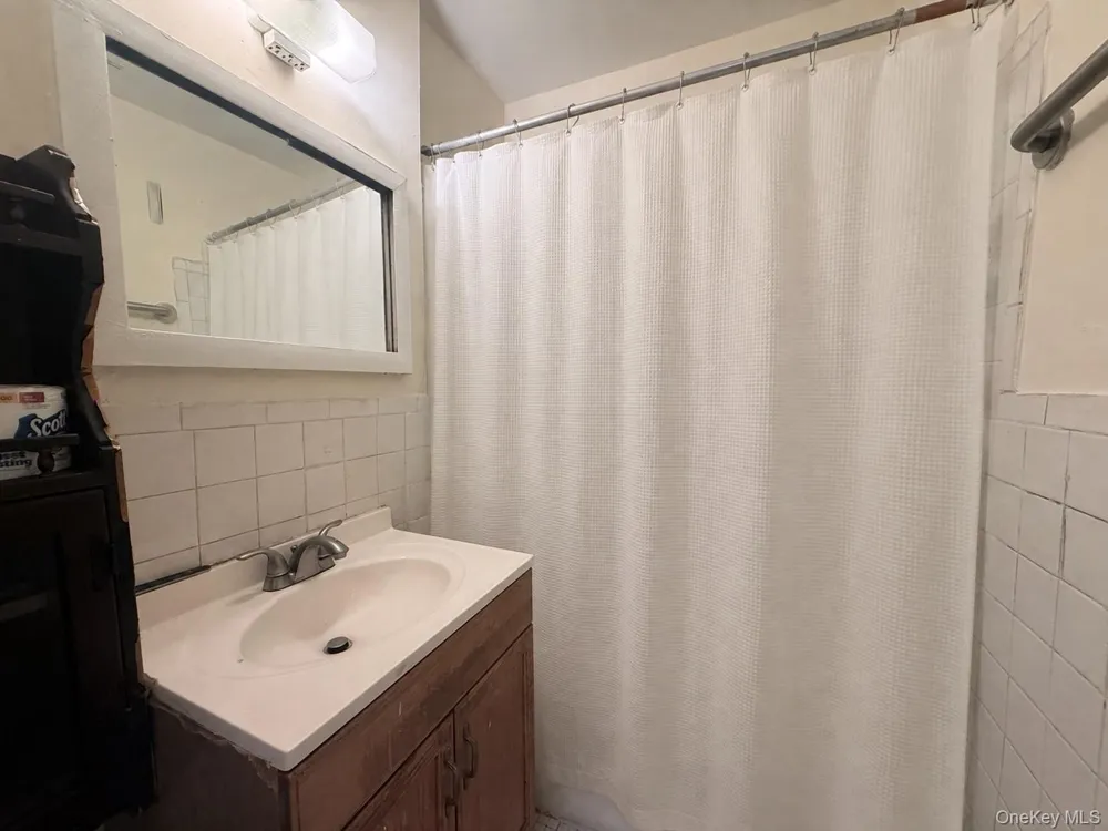 87-70 173rd St #7h Jamaica, NY 11432