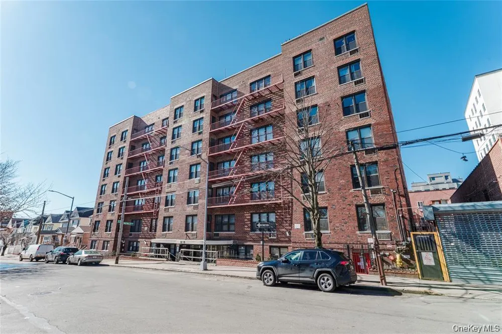 87-70 173rd St #7h Jamaica, NY 11432