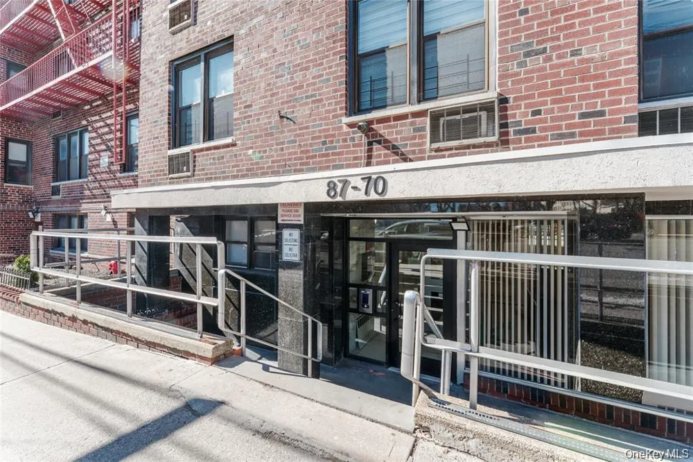 87-70 173rd St #7h Jamaica, NY 11432