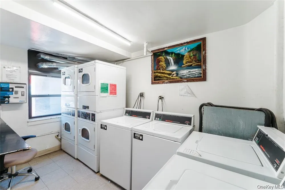 87-70 173rd St #7h Jamaica, NY 11432