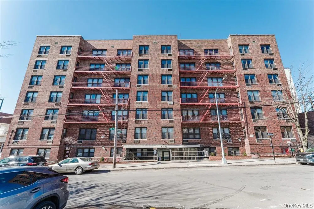 87-70 173rd St #7h Jamaica, NY 11432