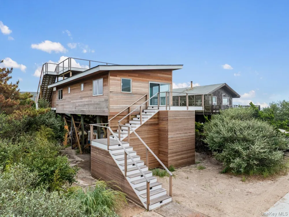 65 Island Walk Lonelyville, NY 11706