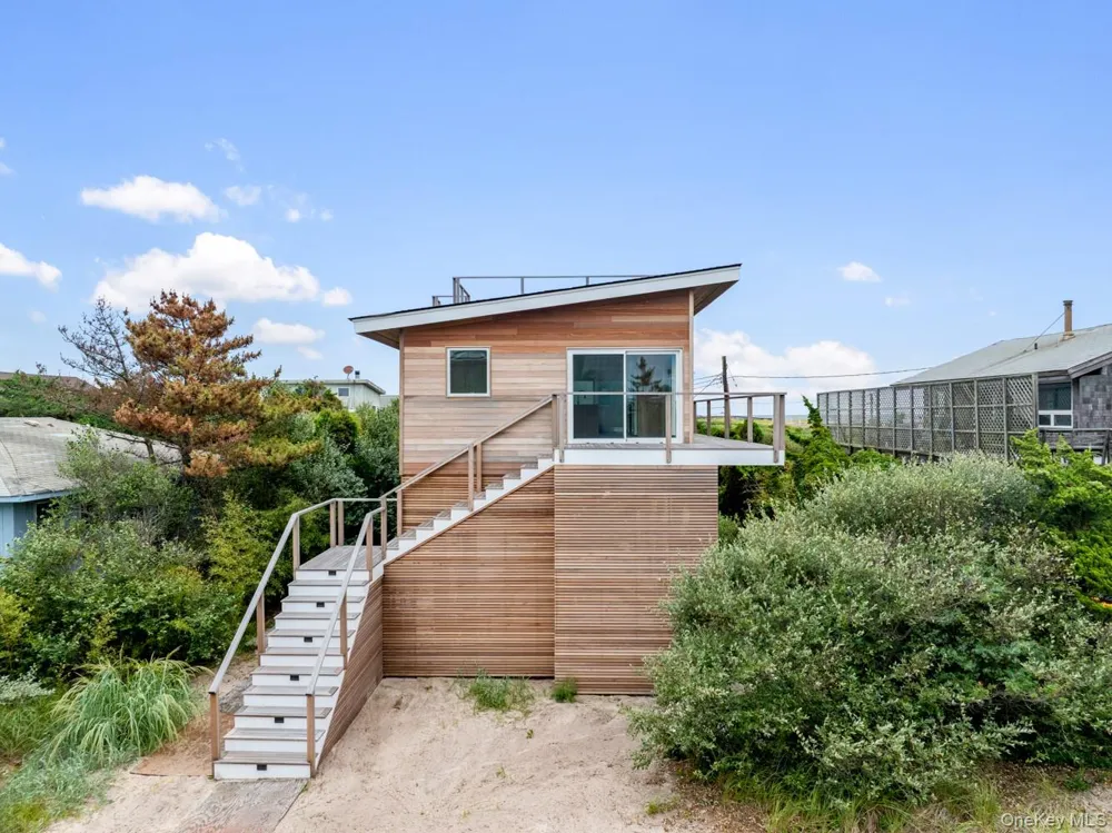 65 Island Walk Lonelyville, NY 11706