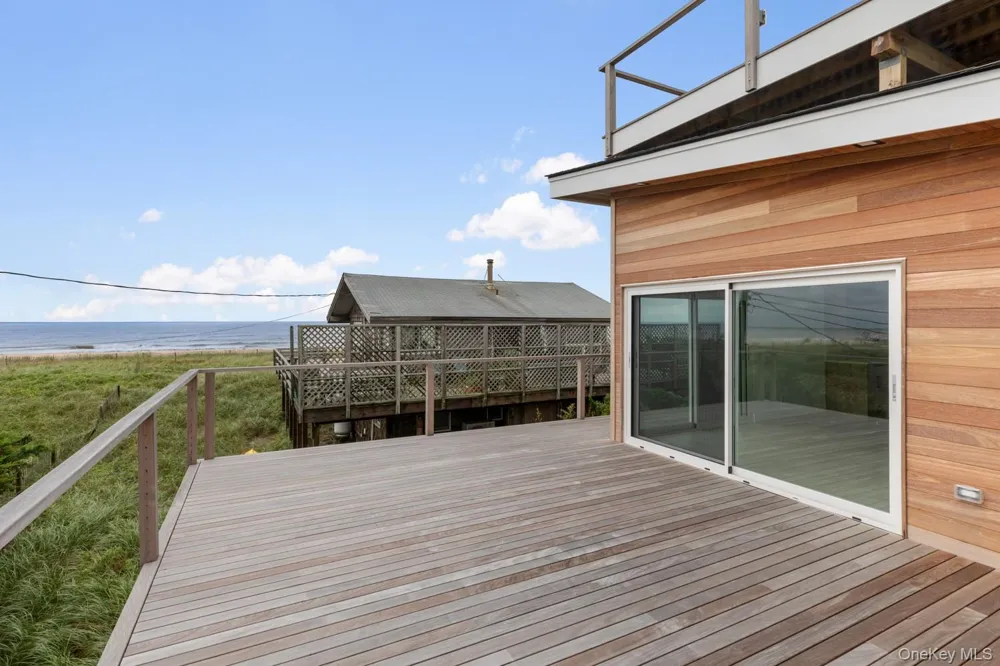 65 Island Walk Lonelyville, NY 11706