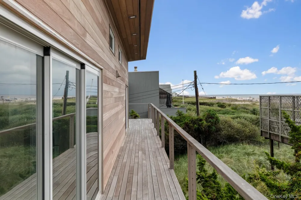 65 Island Walk Lonelyville, NY 11706