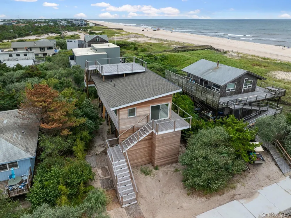 65 Island Walk Lonelyville, NY 11706