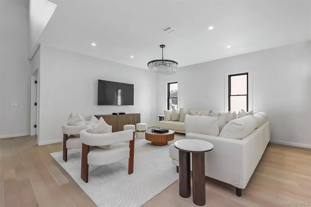 12 Slate Lane Levittown, NY 11756