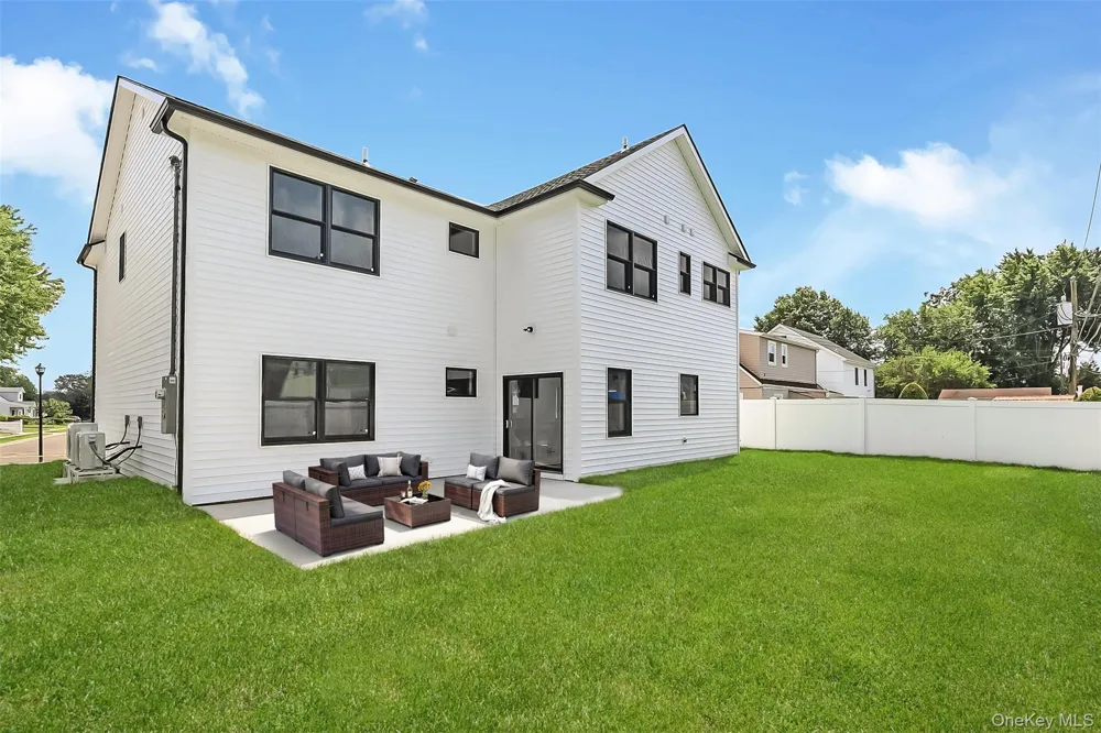 12 Slate Lane Levittown, NY 11756
