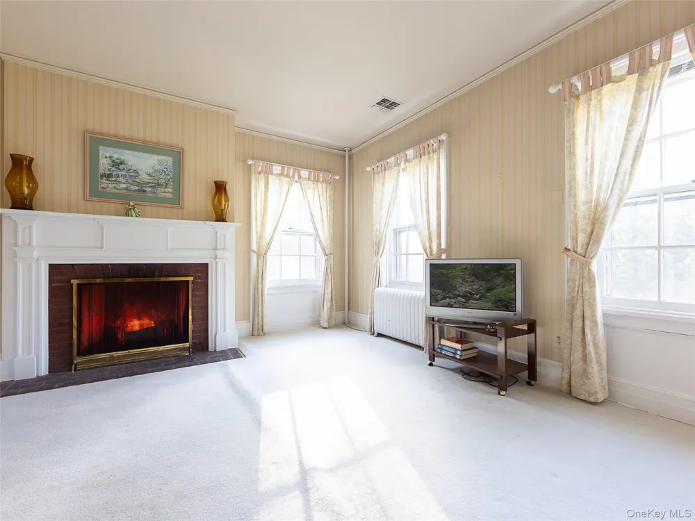 63 Colonial Avenue Warwick, NY 10990