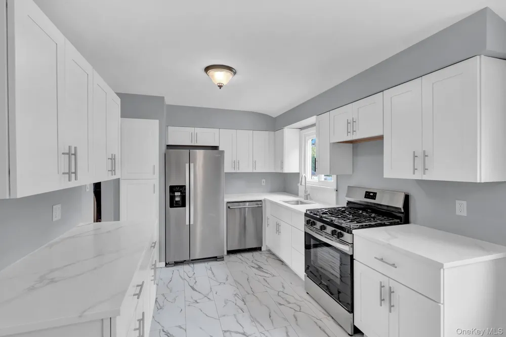 727 Peter Paul Drive West Islip, NY 11795