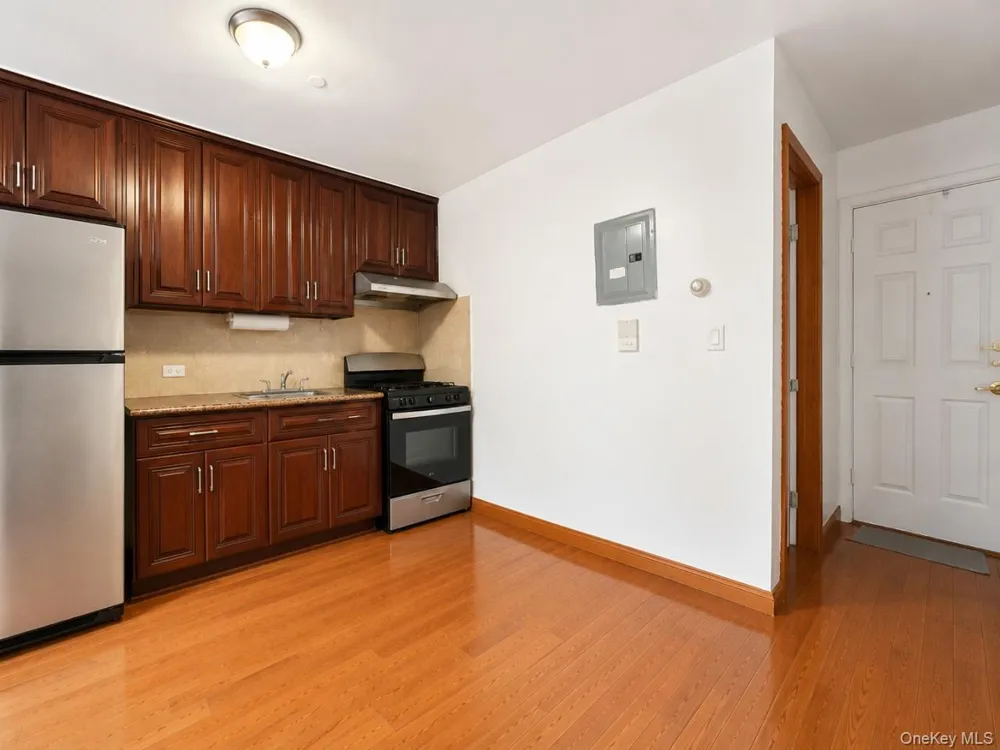 5308 90th Street #3B Elmhurst, NY 11373