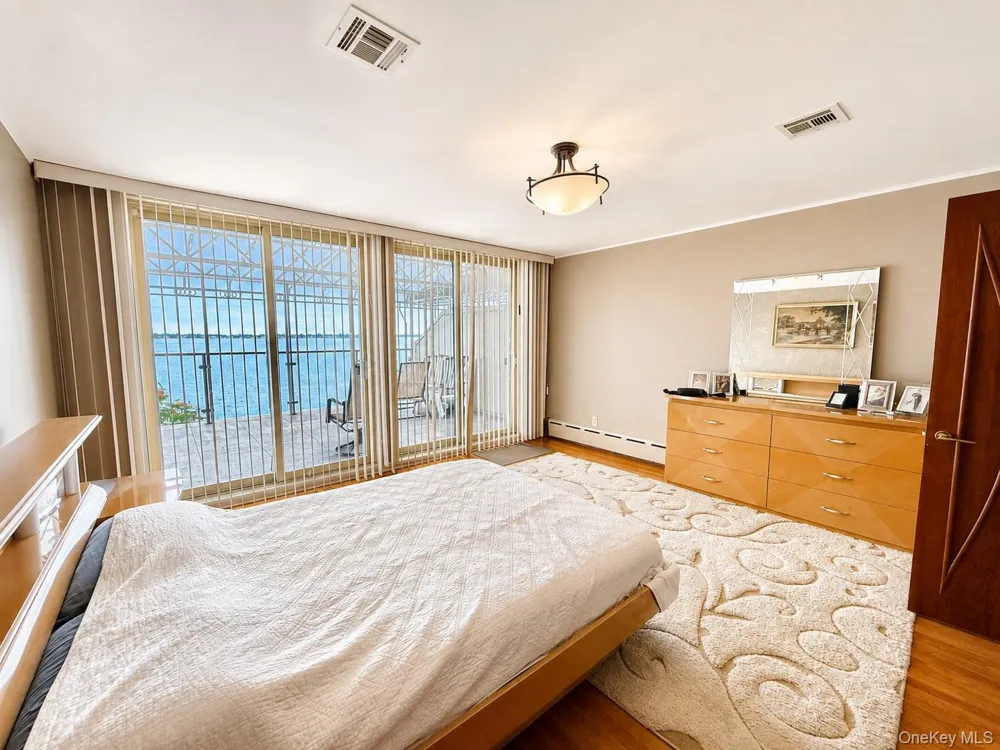 822 Dean Avenue Bronx, NY 10465