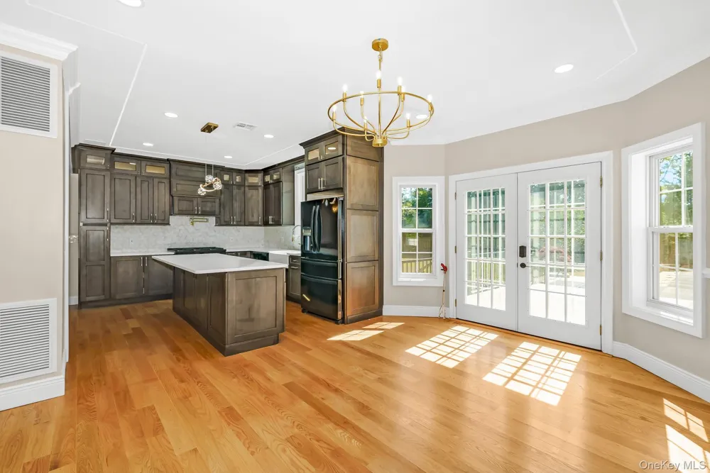 14 Lindsey Place Holbrook, NY 11741