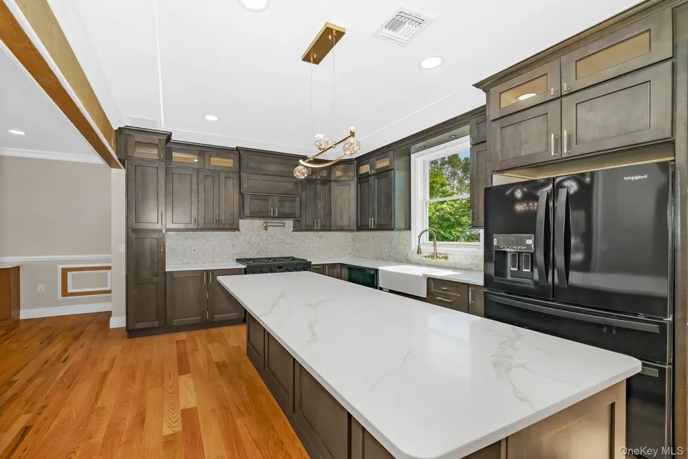 14 Lindsey Place Holbrook, NY 11741