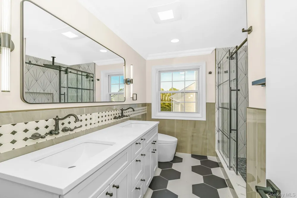 14 Lindsey Place Holbrook, NY 11741