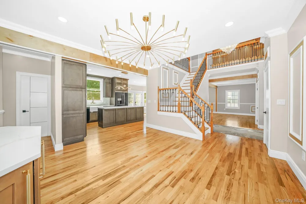 14 Lindsey Place Holbrook, NY 11741
