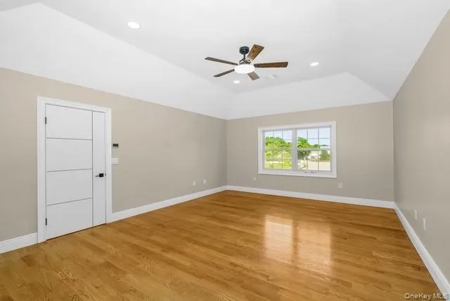 14 Lindsey Place Holbrook, NY 11741