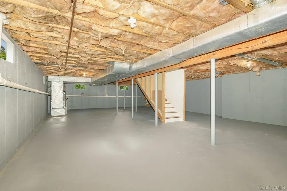 14 Lindsey Place Holbrook, NY 11741