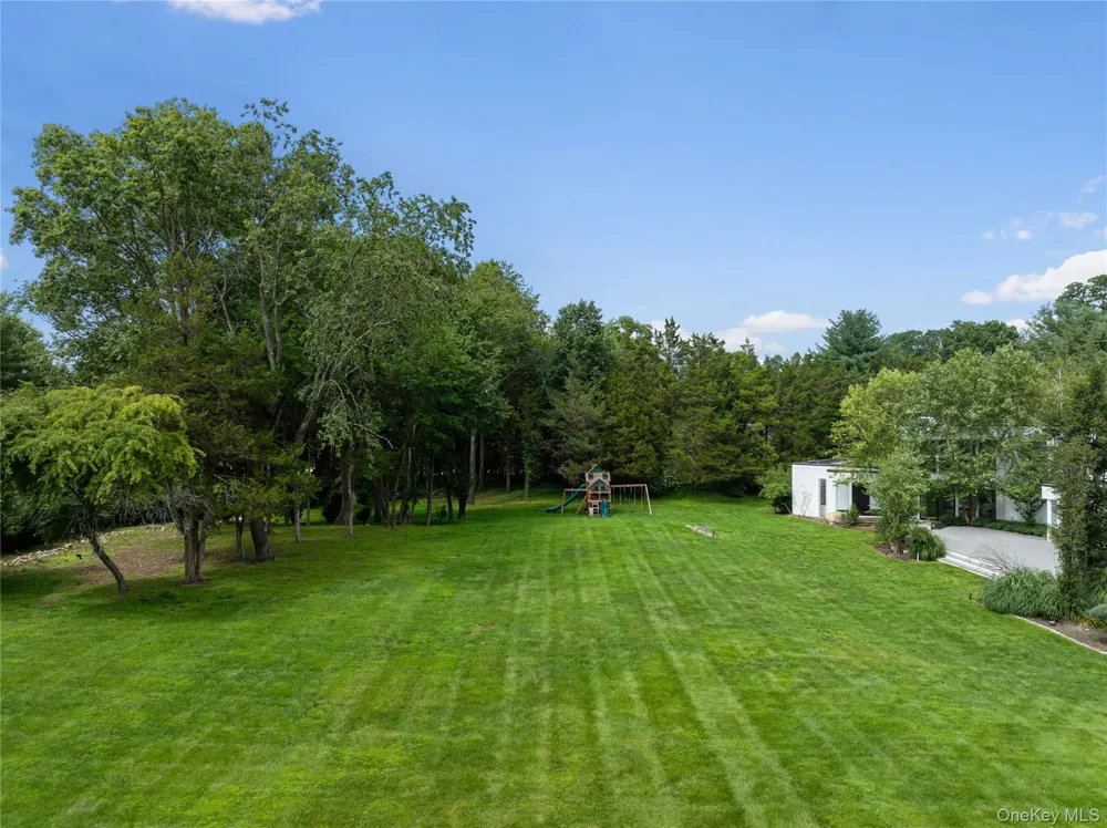 1 Vista Drive Laurel Hollow, NY 11791