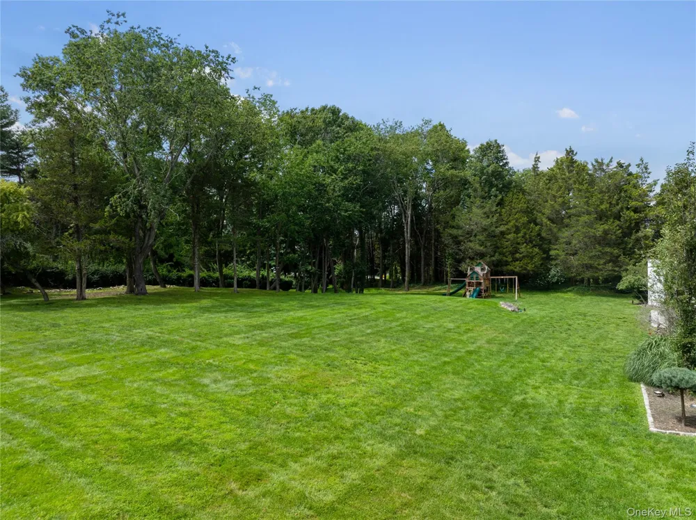 1 Vista Drive Laurel Hollow, NY 11791