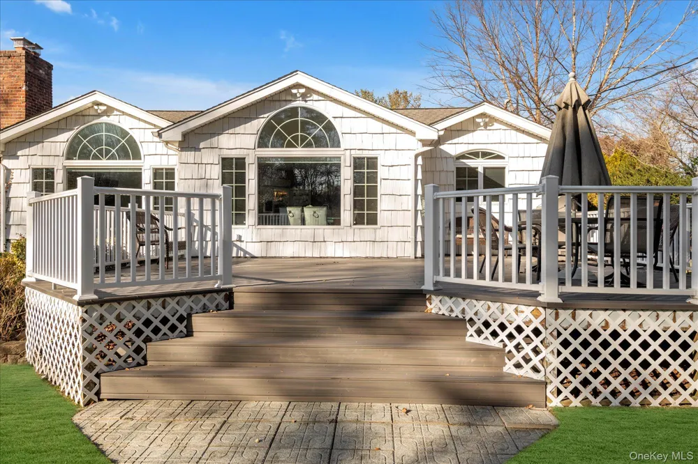 200 Hummingbird Drive East Hills, NY 11576