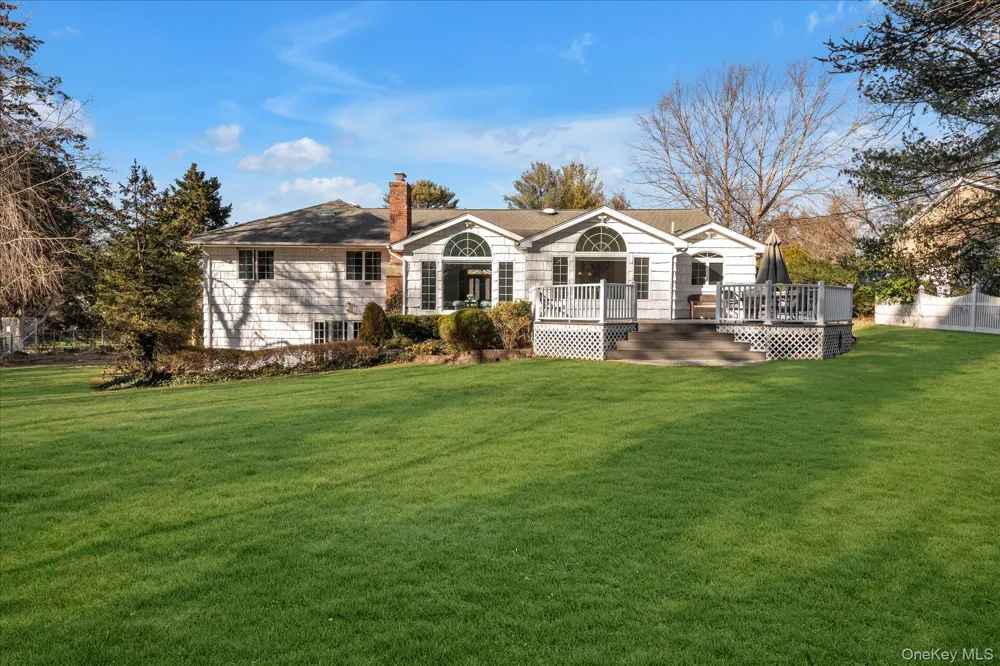 200 Hummingbird Drive East Hills, NY 11576