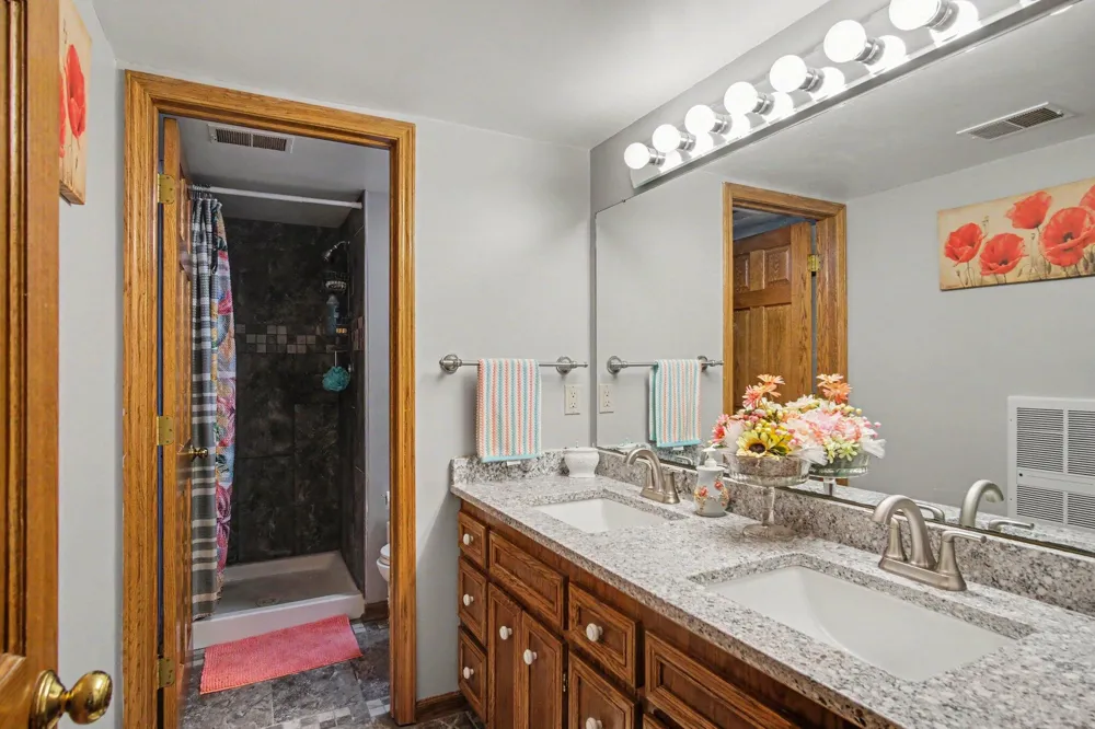 7930 Crestview Drive NE Belmont, MI 49306