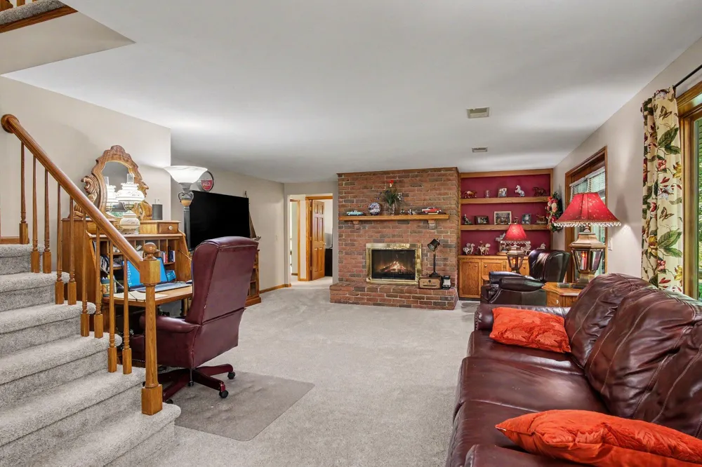 7930 Crestview Drive NE Belmont, MI 49306