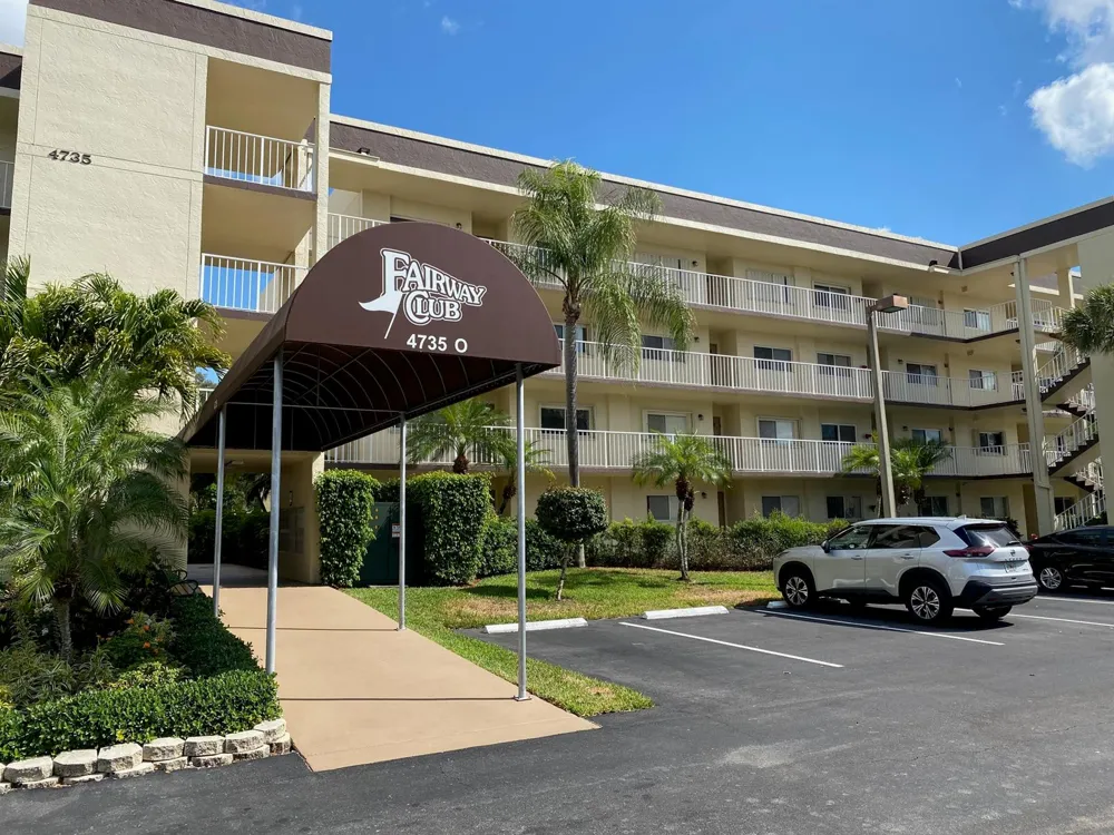 4735 Lucerne Lakes Boulevard E #410 Lake Worth, FL 33467