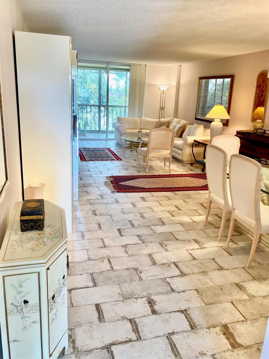 4735 Lucerne Lakes Boulevard E #410 Lake Worth, FL 33467