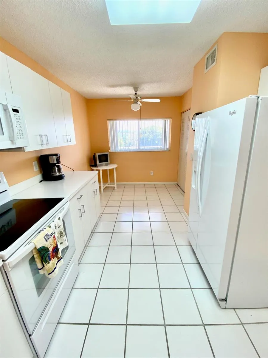4735 Lucerne Lakes Boulevard E #410 Lake Worth, FL 33467