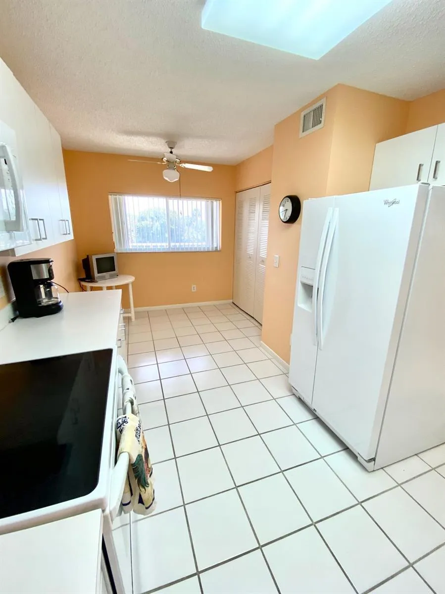 4735 Lucerne Lakes Boulevard E #410 Lake Worth, FL 33467