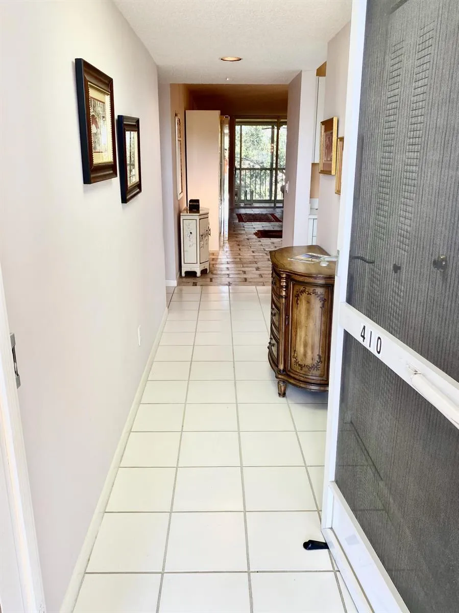 4735 Lucerne Lakes Boulevard E #410 Lake Worth, FL 33467