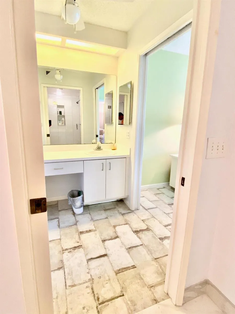 4735 Lucerne Lakes Boulevard E #410 Lake Worth, FL 33467