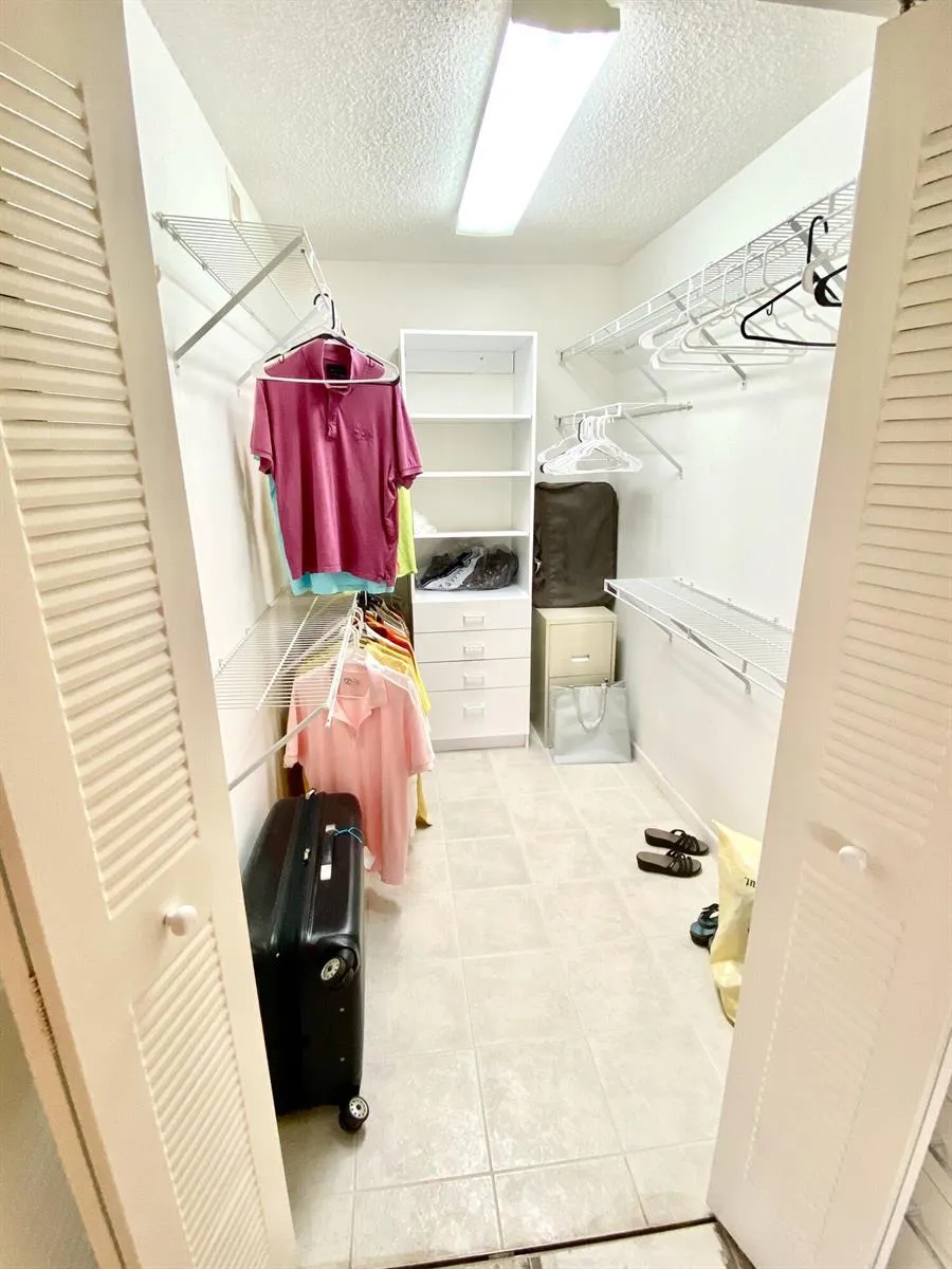 4735 Lucerne Lakes Boulevard E #410 Lake Worth, FL 33467