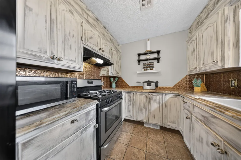 7000 E 375 ROAD Oologah, OK 74053