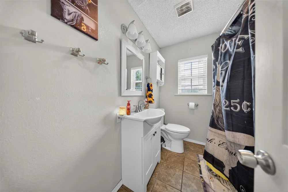 7000 E 375 ROAD Oologah, OK 74053