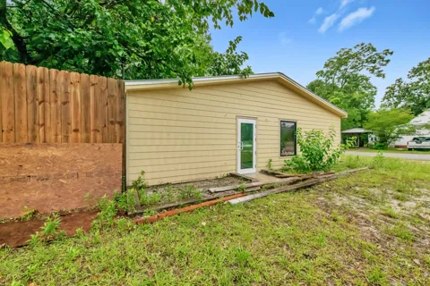 129 W Live Oak Avenue