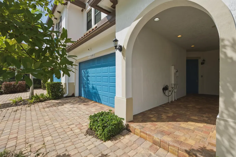 11562 SW 13th Lane Pembroke Pines, FL 33025