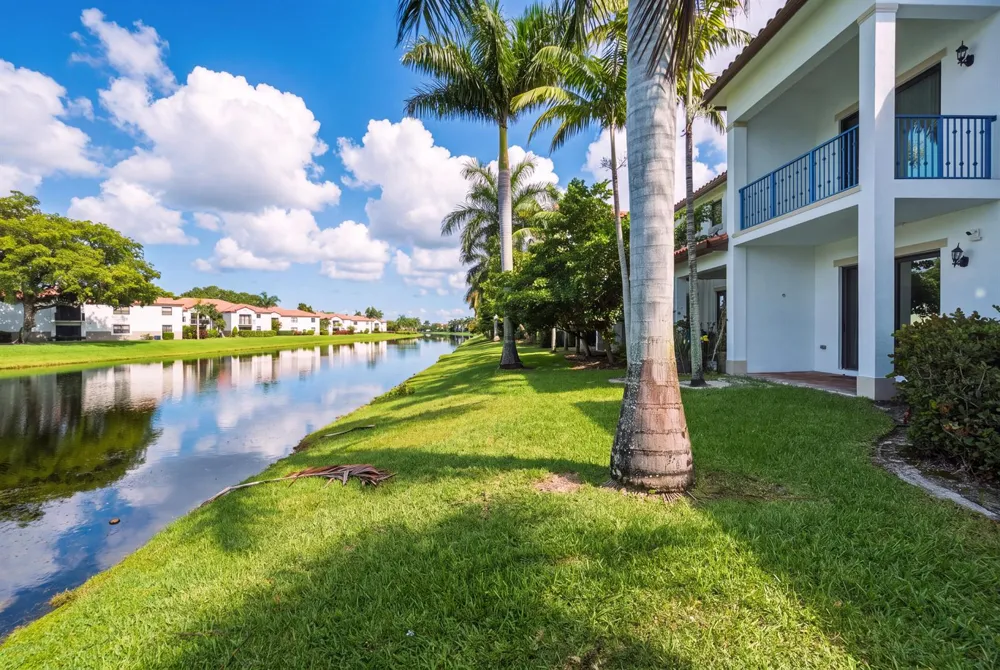 11562 SW 13th Lane Pembroke Pines, FL 33025